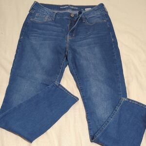 Old Navy Women’s Skinny Jeans in Medium Blue Wash